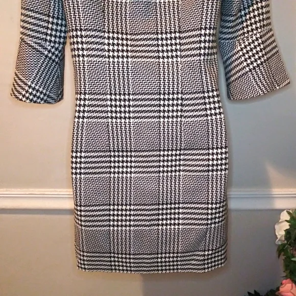 H&M Retro Style Black & White Houndstooth Sequinned Swan Brooch Sheath Dress - Picture 9 of 12